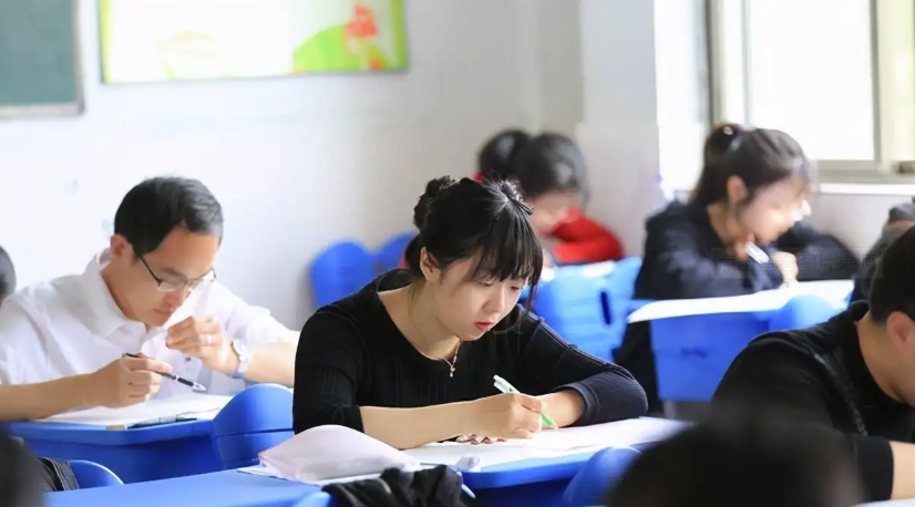 政铭公考:报公务员这样高效率选职位!(图1) 教师.png